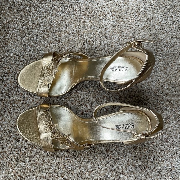 Michael Kors  Pale Gold Star Applique metallic leather Heels Size 9 NWOT - Picture 4 of 10